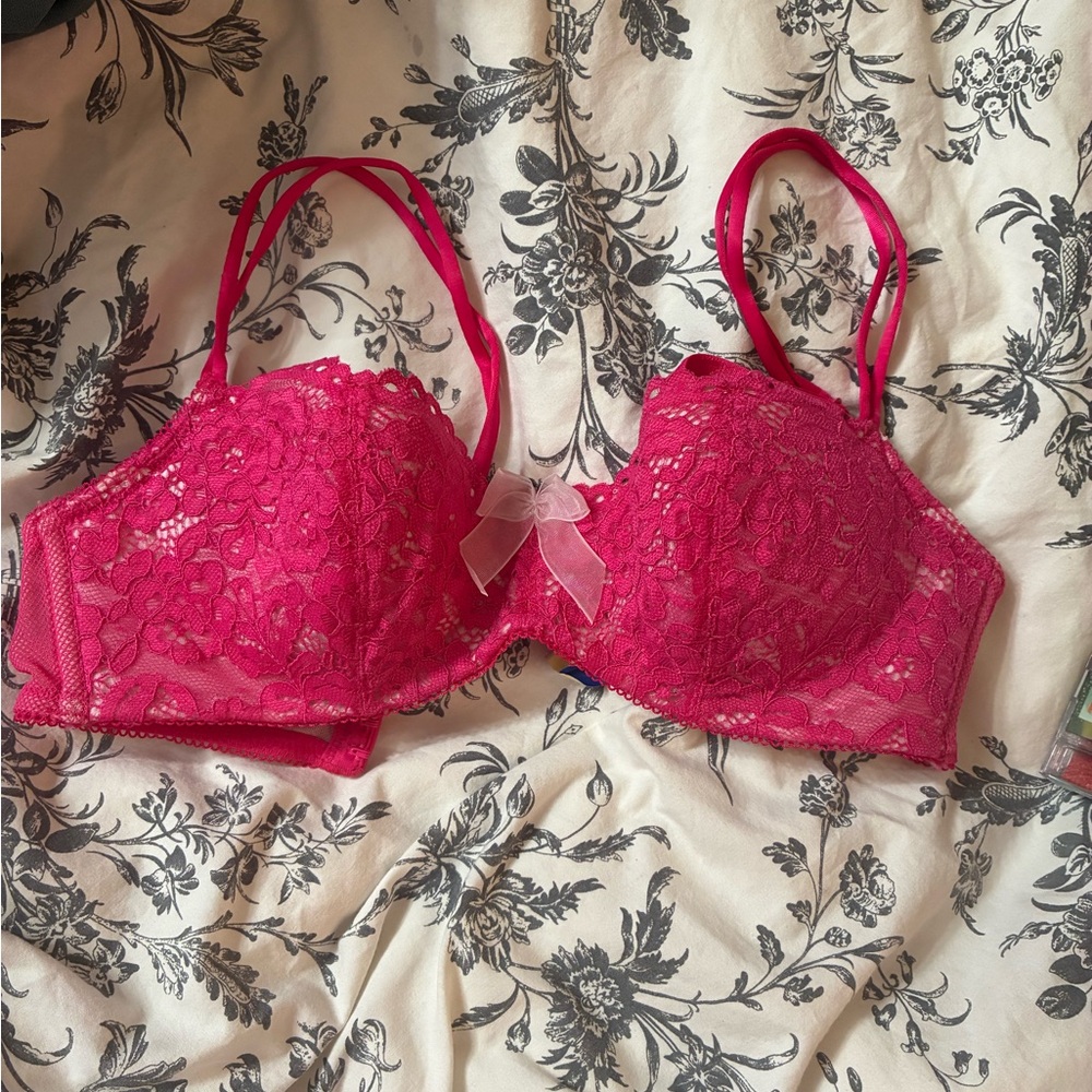 B.Tempt’d 30C hot pink lace Bra NWOT